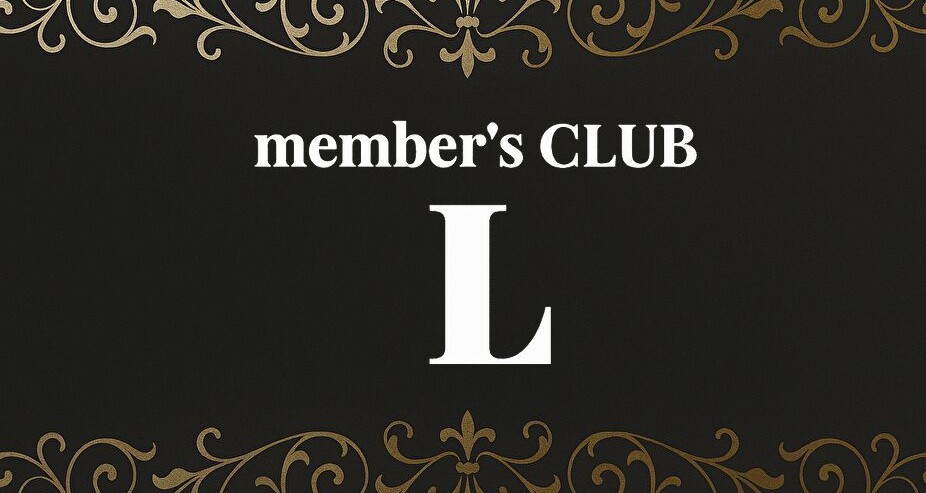 member’s CLUB L のロゴ。黒地に金の装飾と白抜きの「L」文字（会員制バーの店名ロゴ）